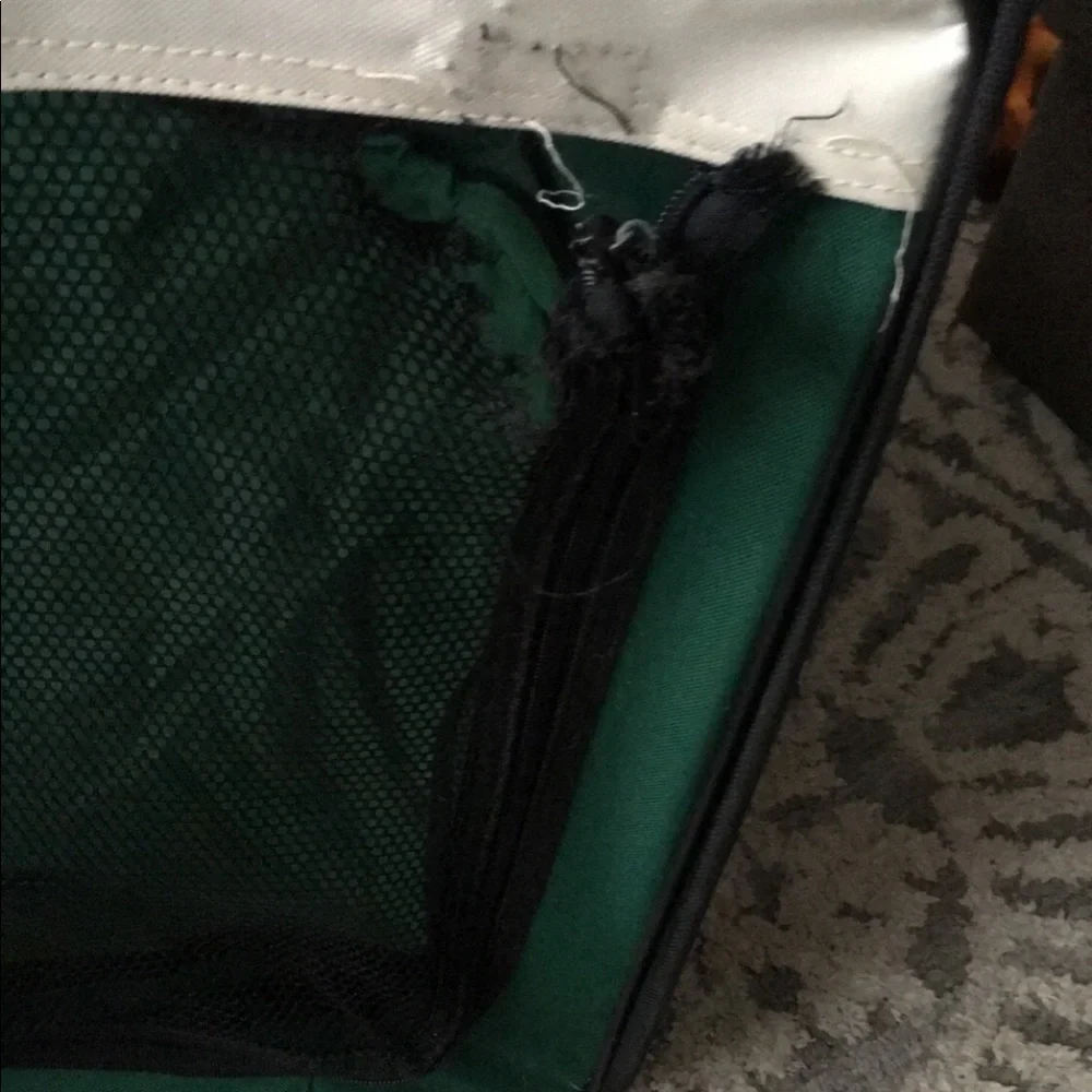 Pop up small pet inclosed play yard